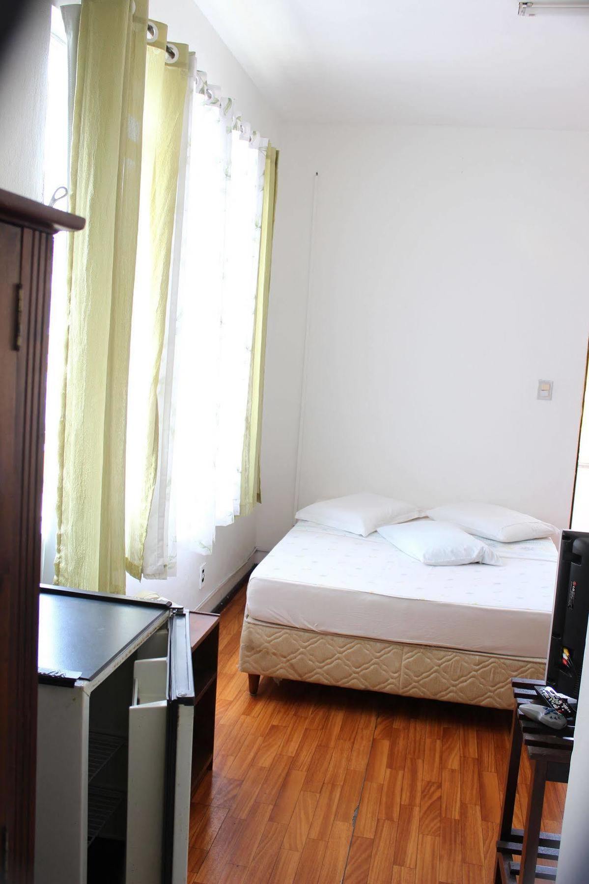 Trocadero Hotel *